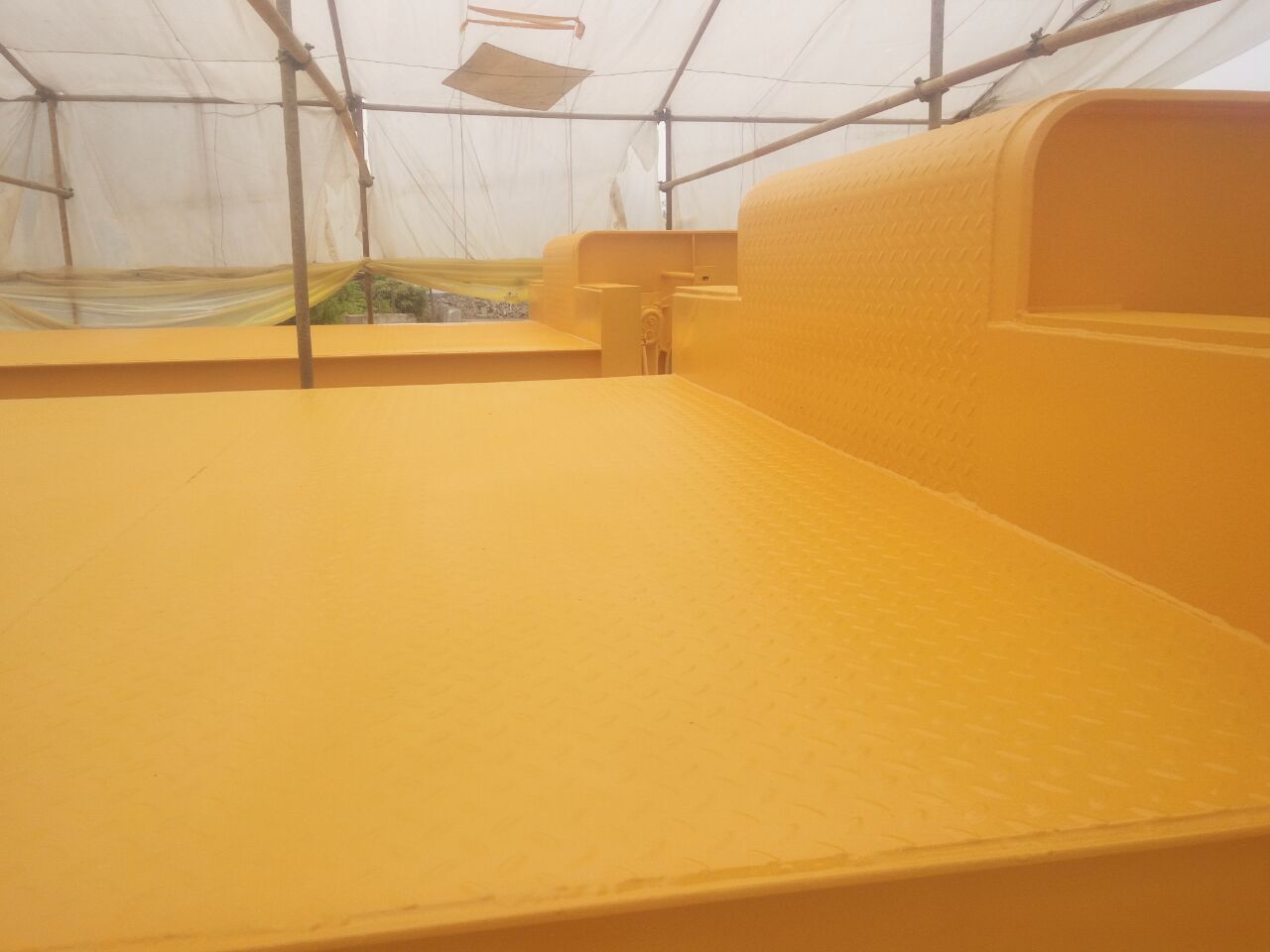 聚脲噴涂機聚脲涂料噴涂后表面出現(xiàn)顆粒狀現(xiàn)象(圖1) 聚脲噴涂機聚脲涂料噴涂后表面出現(xiàn)顆粒狀現(xiàn)象(圖1)